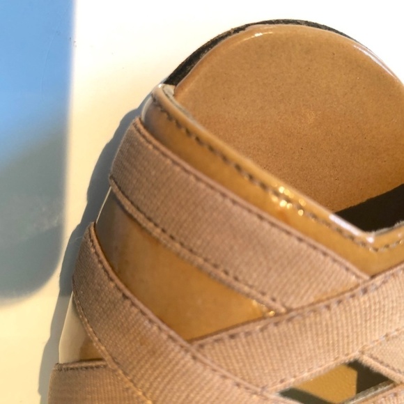 Stuart Weitzman Heels Wedge Peep Toe Tan Patent Leather Narrow (9.5 N) - Picture 5 of 13